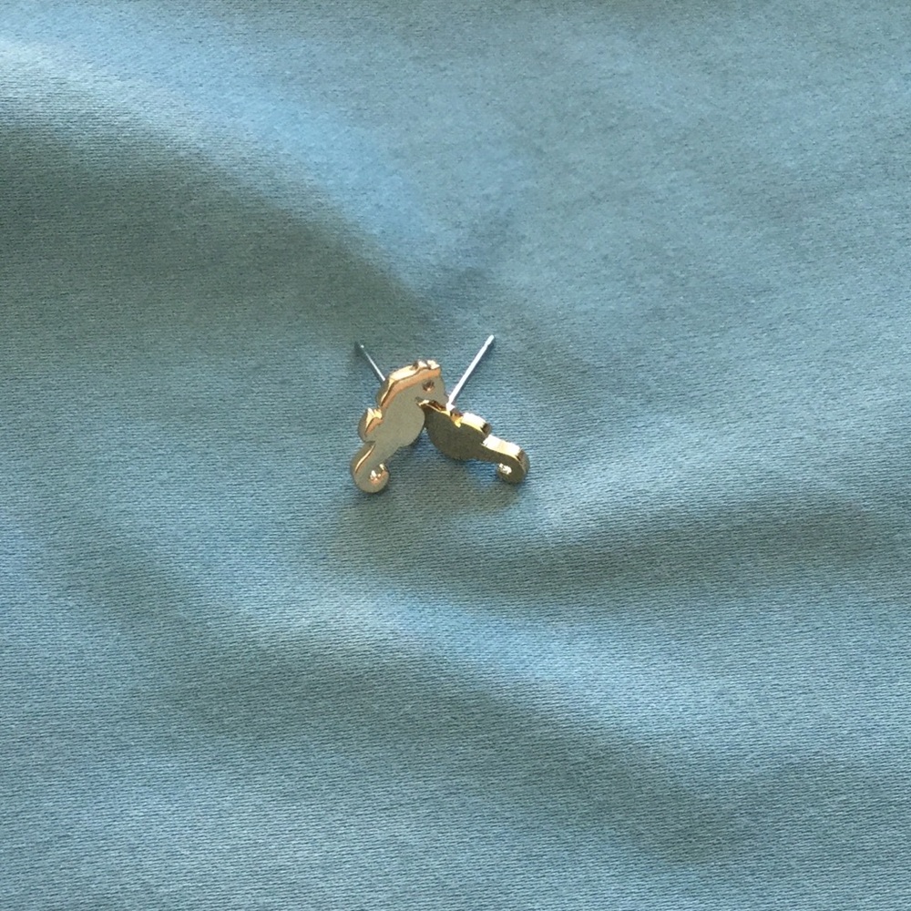 ✨Golden Seahorse Earrings